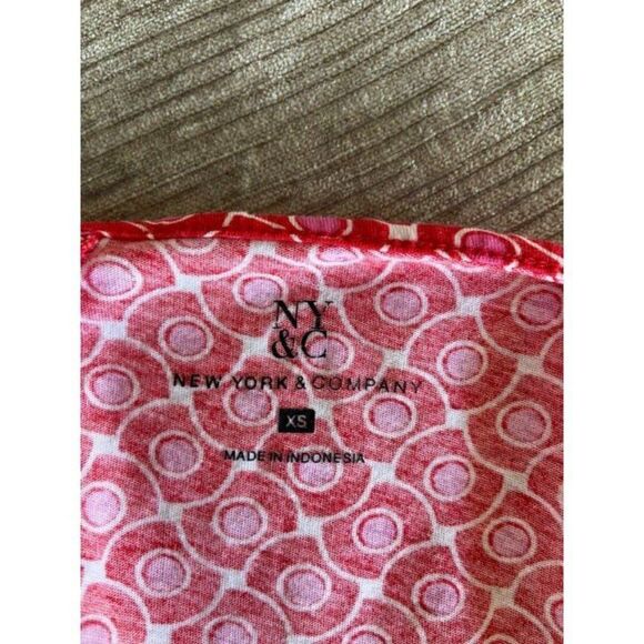 New York and Co T-shirt (Red and Pink) XS - Picture 5 of 5
